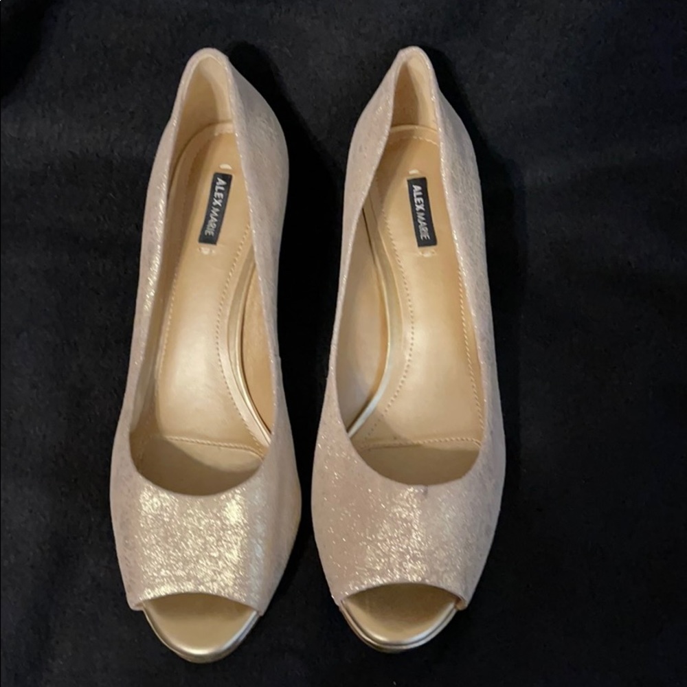 Gold open toe pumps. Women’s size 9.5 NIB